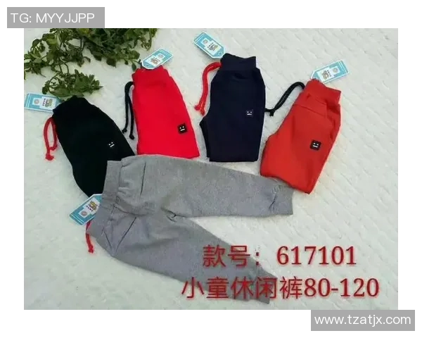 足球明星时尚新风潮背带裤搭配展现个性魅力